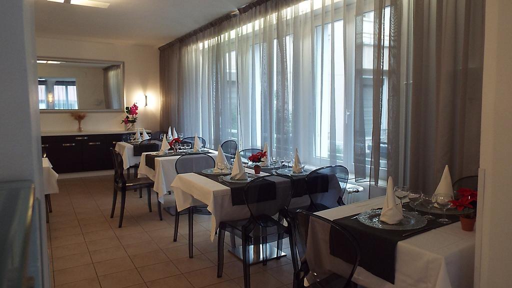 Hotel Le coin fleuri à Digne-les-Bains Extérieur photo